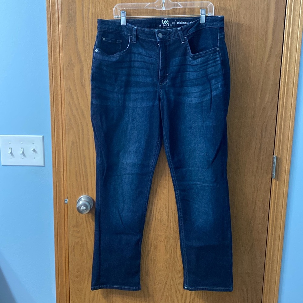 “5/$20” Lee Riders midrise straight leg jeans size 16M